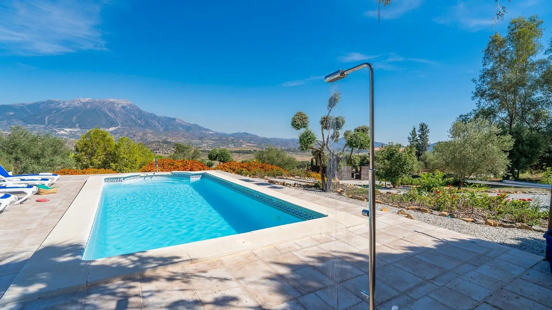 Los Romanes Las Alondras Stunning Lake Views