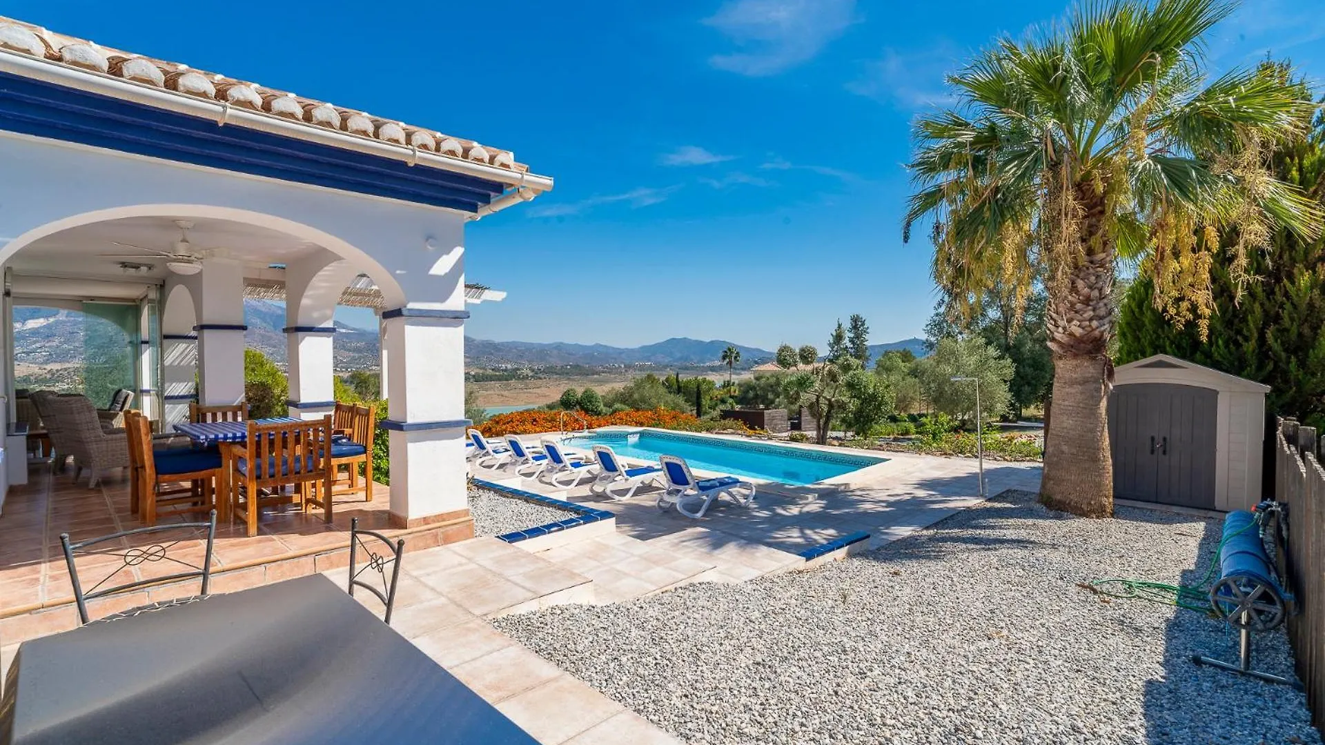 וילה Los Romanes Las Alondras Stunning Lake Views ספרד