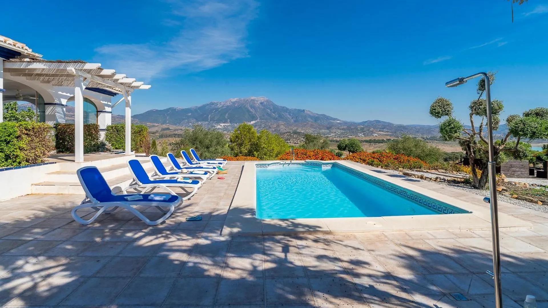Los Romanes Las Alondras Stunning Lake Views Los Romanes