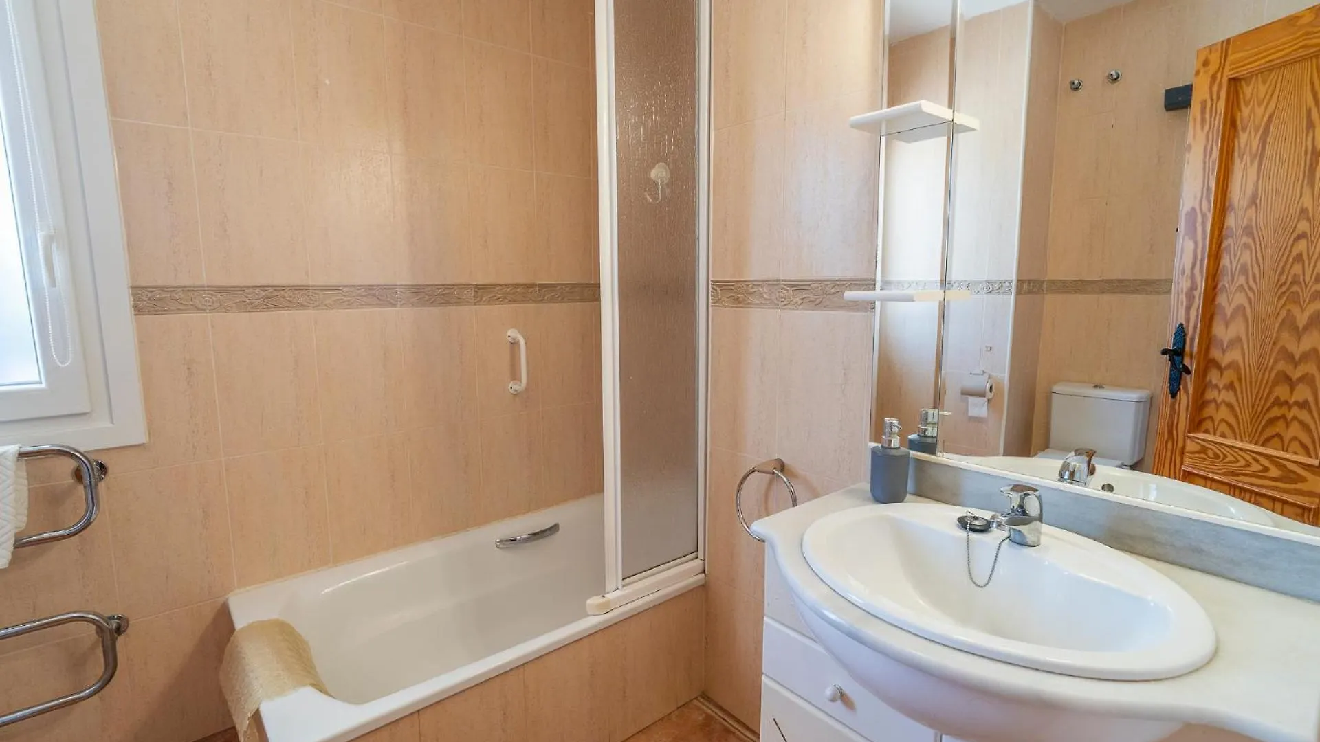 Los Romanes Las Alondras Stunning Lake Views ספרד