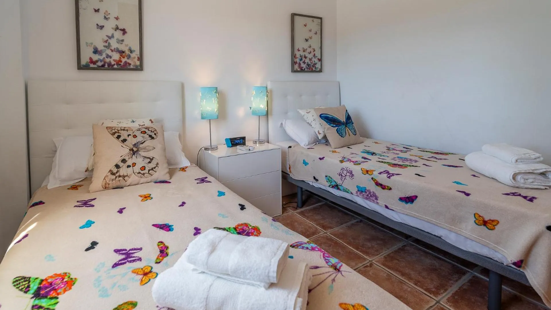 Los Romanes Las Alondras Stunning Lake Views ספרד