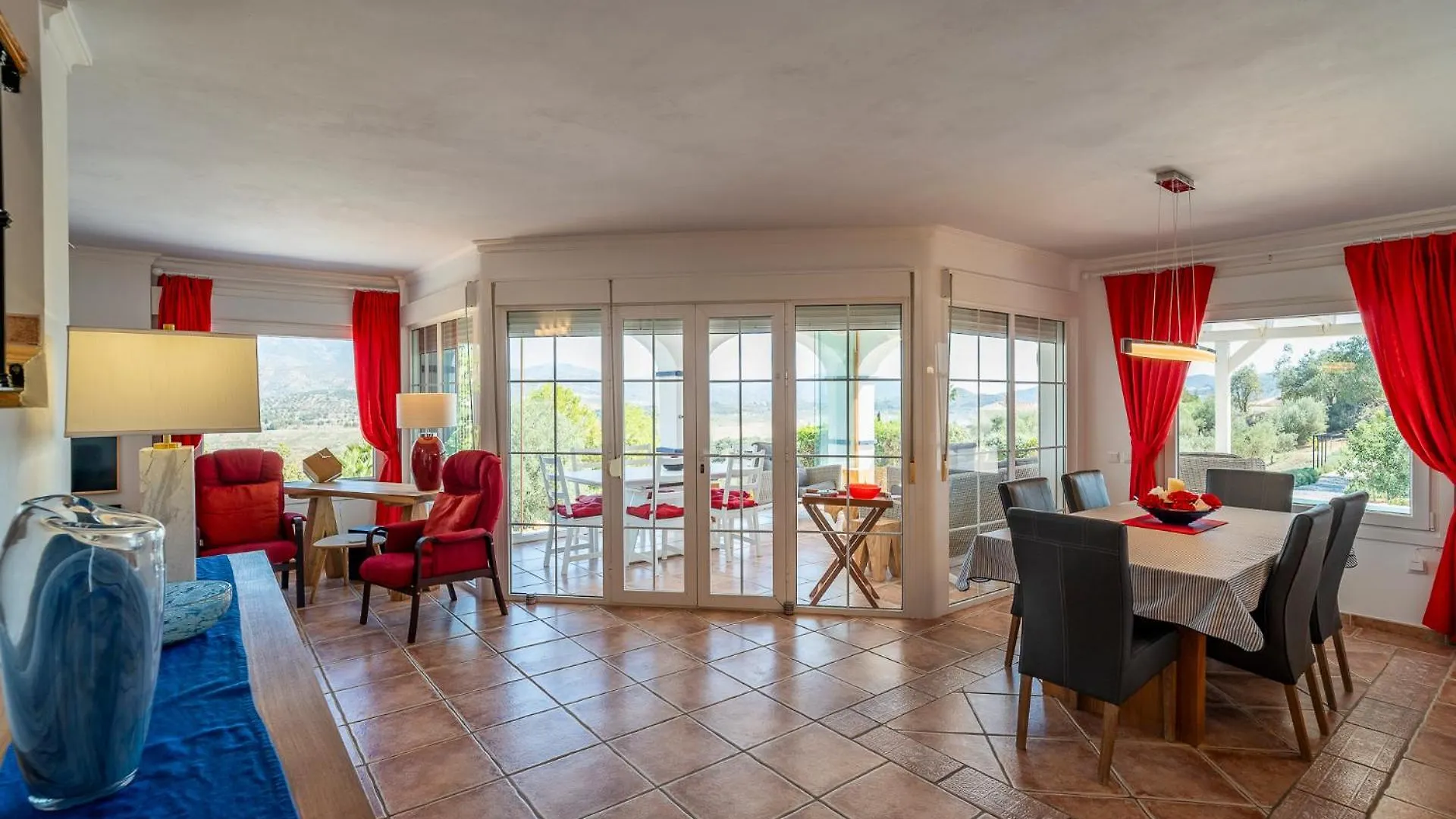 וילה Los Romanes Las Alondras Stunning Lake Views ספרד