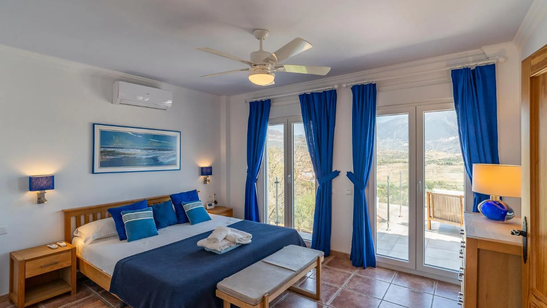 Los Romanes Las Alondras Stunning Lake Views