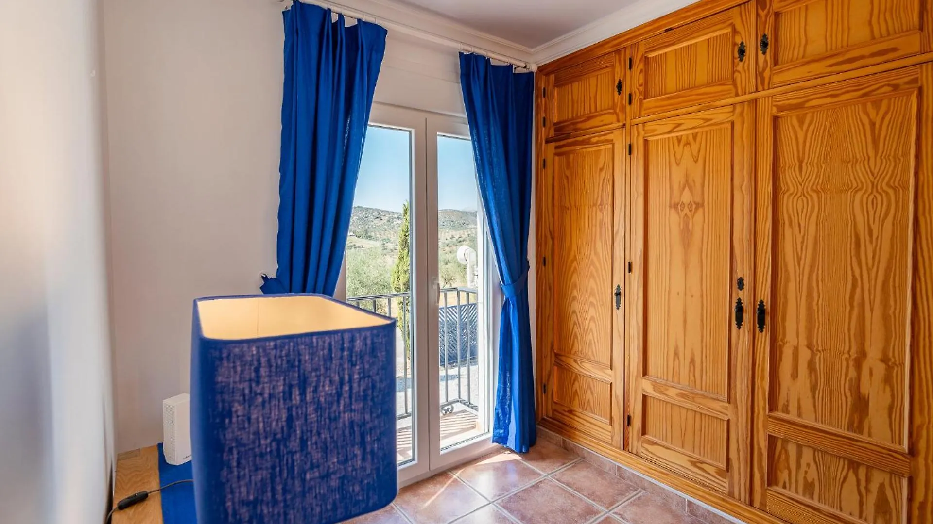 Los Romanes Las Alondras Stunning Lake Views