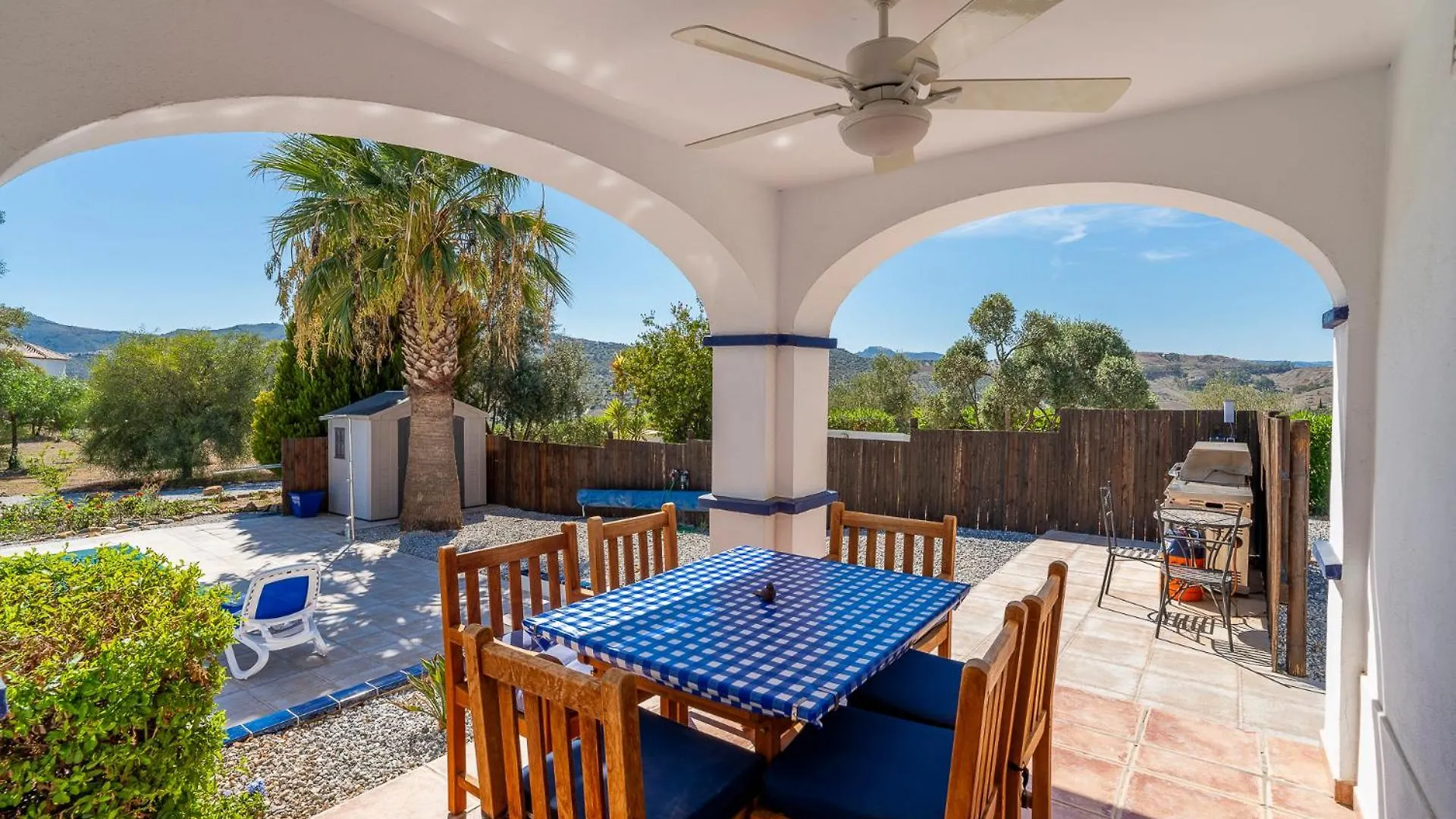Los Romanes Las Alondras Stunning Lake Views ספרד